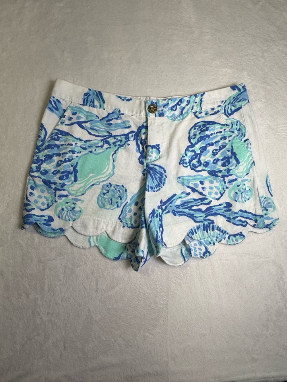 Lilly Pulitzer Buttercup Scallop Hem Printed  teal Blue & White Women's Shorts 6 - Picture 3 of 5